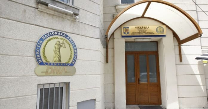 Rețea acuzată de DNA că a prejudiciat statul cu 20 mil. euro, sprijinită de un funcționar ANAF Rețea acuzată de DNA că a prejudiciat statul cu 20 mil. euro, sprijinită de un funcționar ANAF