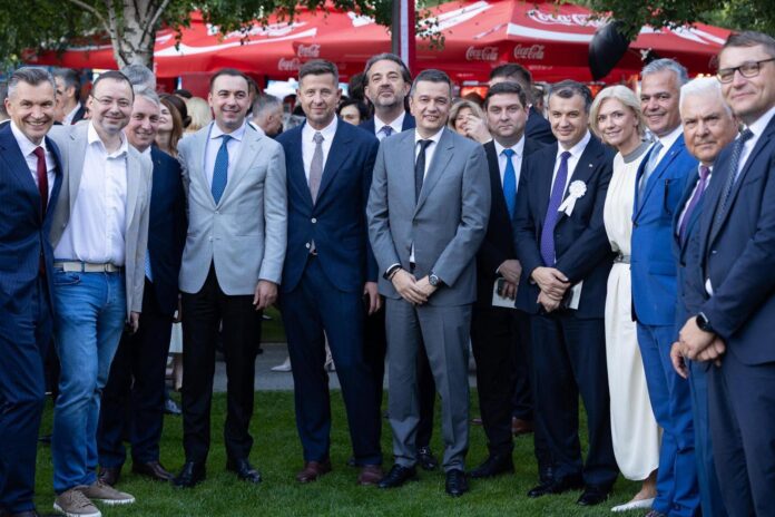 Sorin-Grindeanu-impreuna-cu-pucistii-din-PNL Sorin Grindeanu împreună cu puciştii din PNL