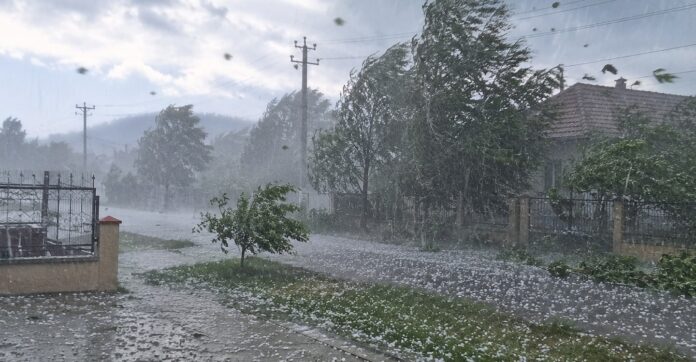 furtuna-cu-grindina Prognoza meteo